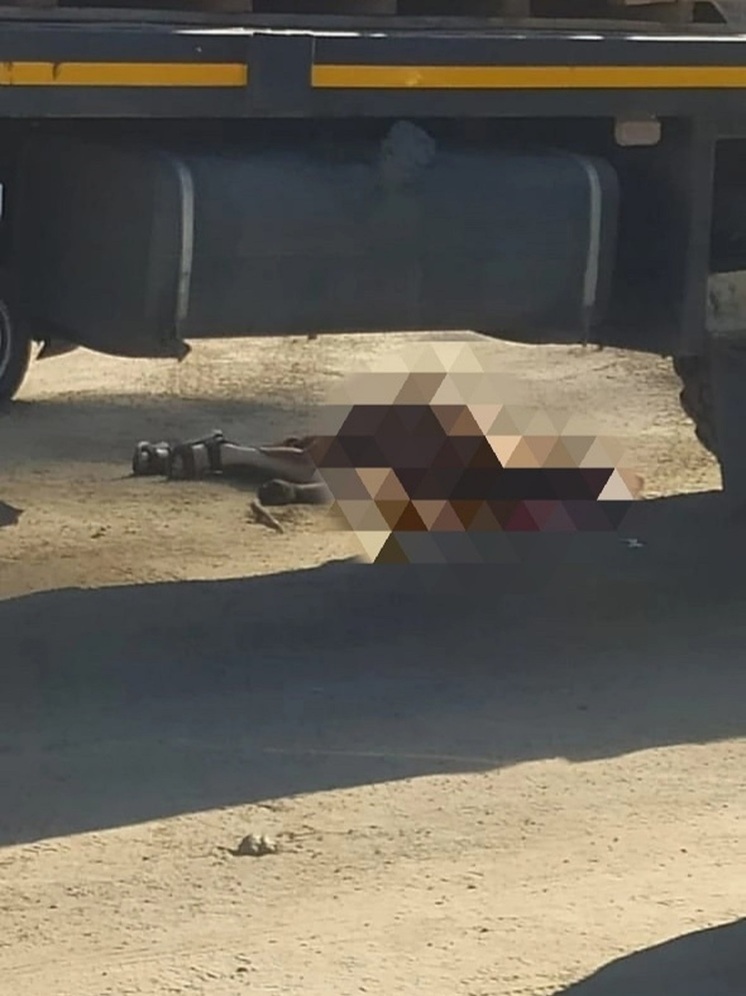 Соцсети: в Салехарде грузовик раздавил мужчину