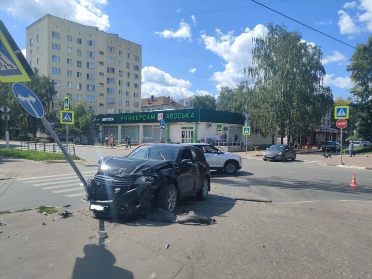 В Твери два водителя получили травмы в ДТП на бульваре Шмидта