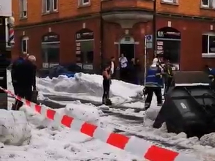 В немецком городе Ройтлинген на уборку града вывели снегоуборочную технику