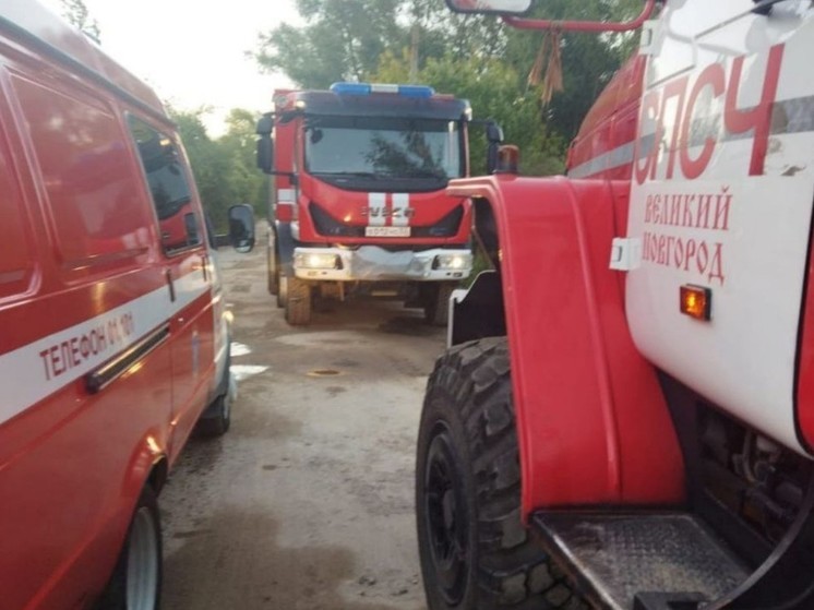 На пожаре в промзоне в Великом Новгороде обнаружены тела двух погибших мужчин