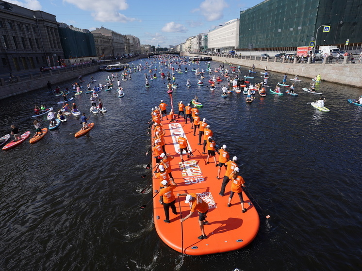 В Петербурге прошел самый массовый в мире фестиваль саперфинга «Фонтанка  SUP» - МК Санкт-Петербург