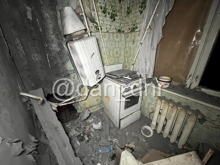 Во  время обстрела центра Донецка кроме здания вуза повреждены три многоквартирных дома и офис предприятия