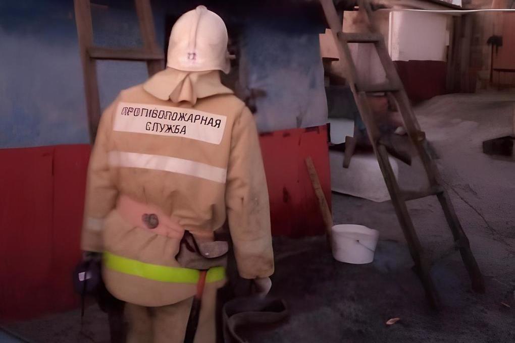 В Курской области потушили пожар в жилом доме и сарае