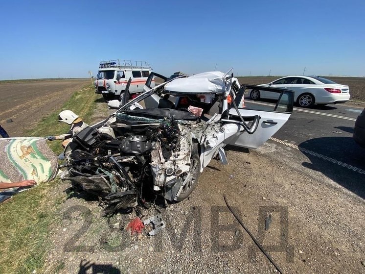 На дороге Краснодар — Темрюк в ДТП с грузовиком пострадали 4 человека