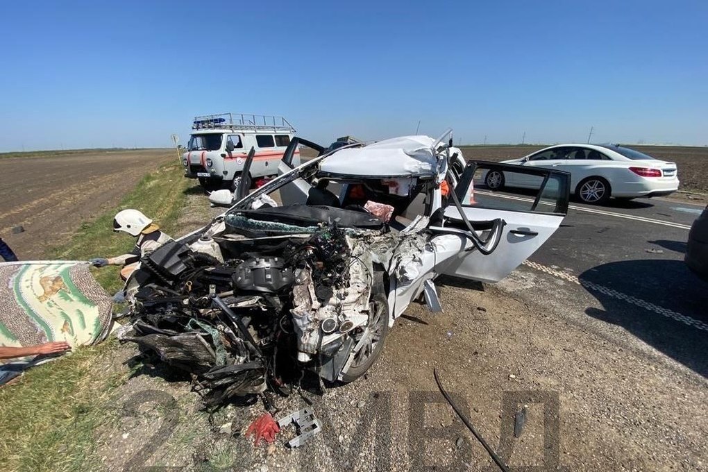 На дороге Краснодар — Темрюк в ДТП с грузовиком пострадали 4 человека