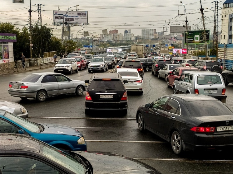 В Новосибирске вырос спрос на праворульные японские автомобили после запрета на экспорт