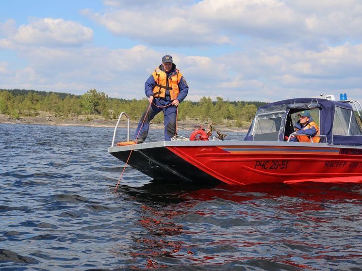 Прокуратура начала проверку после того, как лодка с туристами перевернулась в Карелии