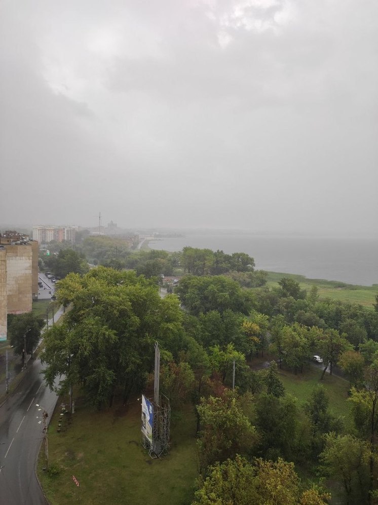 Челябинск накрыл мощный ливень