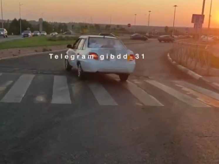 В Белгородской области водитель «Нексии» пролетел на красный и сбил двоих детей