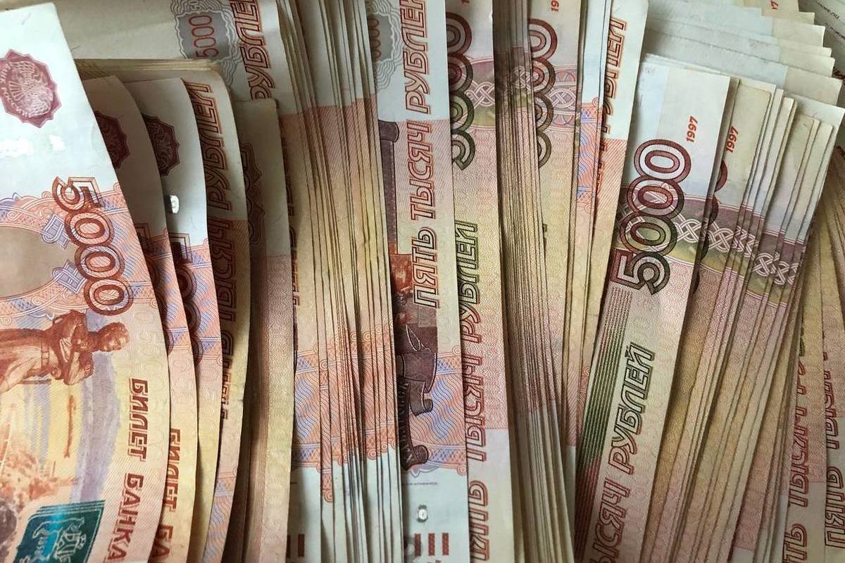 Петербургские пенсионеры взяли 14 млрд рублей в кредит за июнь