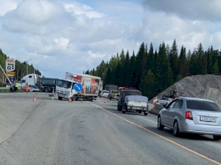 Массовая авария случилась на Пермском тракте под Екатеринбургом
