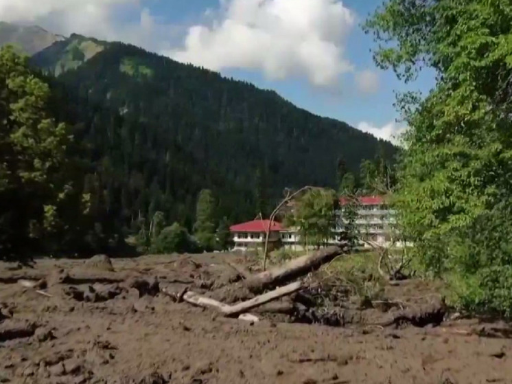 Мэр Тбилиси Каладзе заявил, что курорт Шови полностью разрушен оползнем