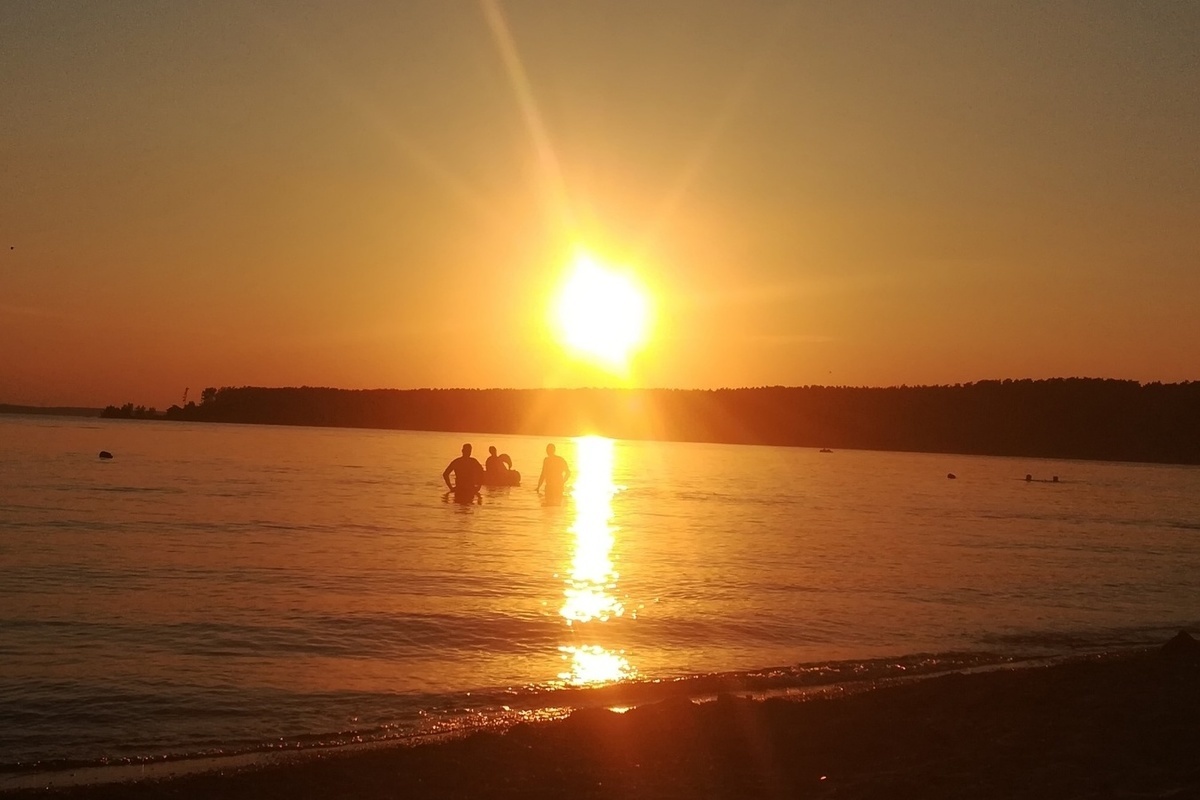 Погода солнечные бури. Обское море. Фотографии солнца. Обское море Новосибирск. 2025 Солнечная вспышка.