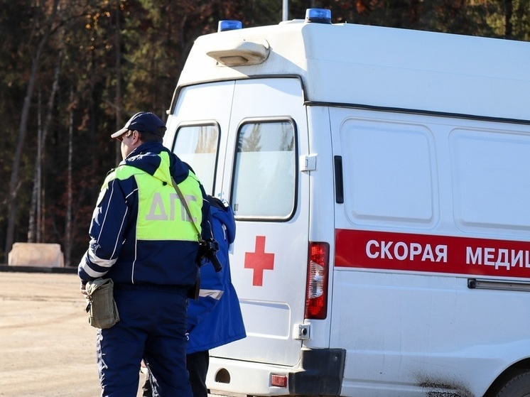 Три человека погибли в ДТП легковушки и трактора в Татарстане