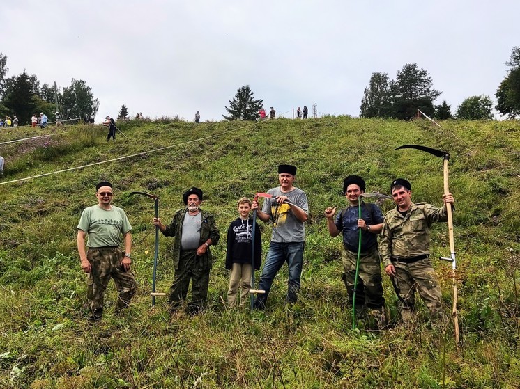 Косари ломали косы на фестивале в Карелии (0+)