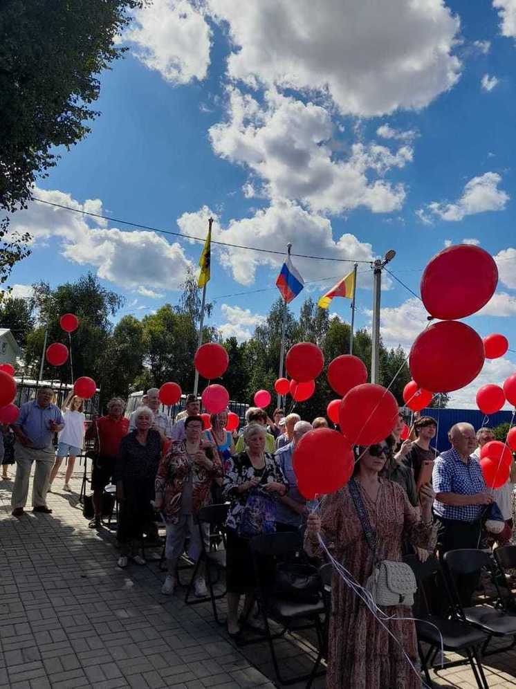 Десятки шаров запустили в Ржеве в честь первого победного салюта 80 лет назад
