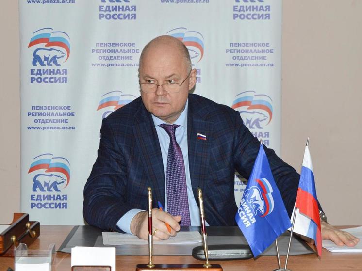 Председатель пензенского ЗакСобра оказал помощь избирателям