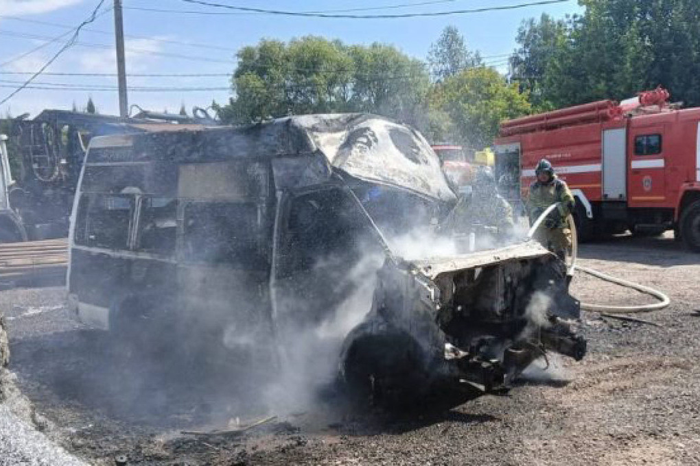 В Курске 7 августа на Ухтомского огонь уничтожил автомобиль