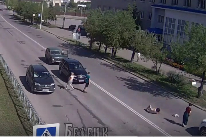 Водитель иномарки сбил женщину на пешеходном переходе в Бежецке Тверской области