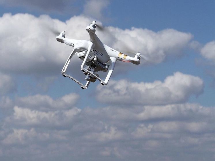 РЭБ в Курской области посадили беспилотник с символикой "Азова"