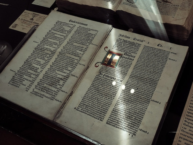 В музее имени Бурылина в Иванове хранится книга времён Леонардо да Винчи