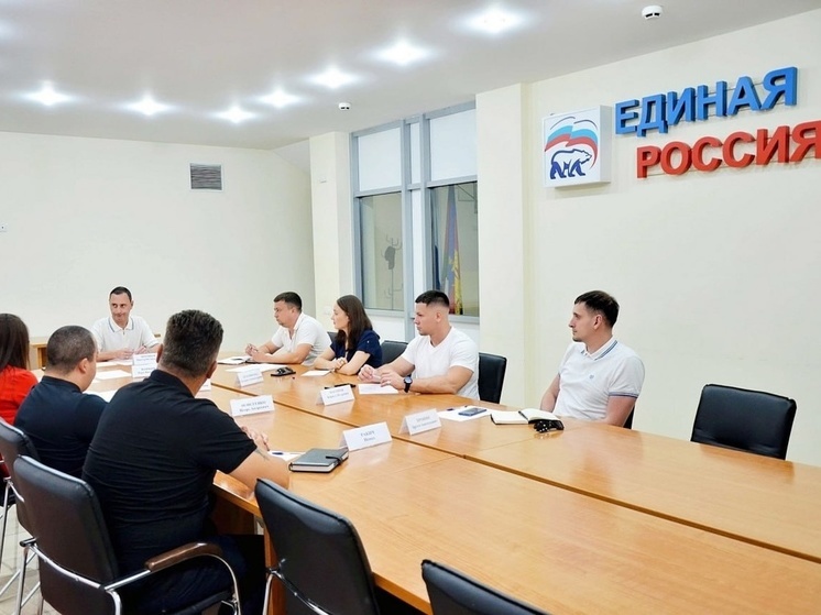 Виктор Тепляков провёл совещание с Советом сторонников «Единой России» в Сочи