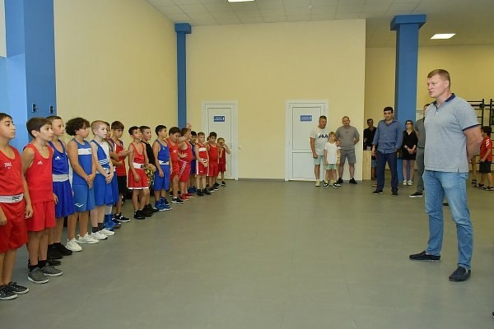 Олимпийский чемпион Александр Поветкин провёл мастер-класс для юных сочинцев в новом Центре единоборств