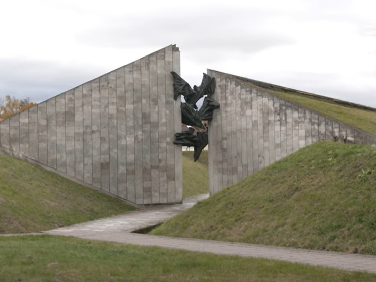 Postimees: в Таллине на холме Маарьямяэ осквернили советский мемориал надписью "Слава Украине"