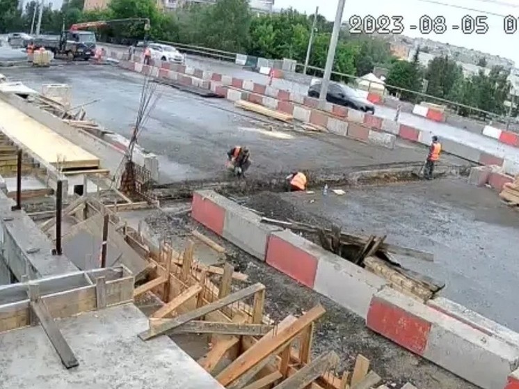 В Красноярске за рабочими на дорогах стали следить через камеры