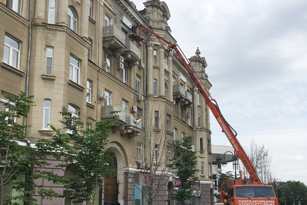 На проспекте Столыпина начали ремонтировать фасады исторических домов - МК  Саратов