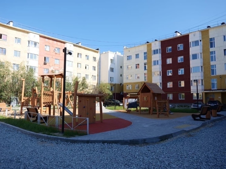 Эффект сказочности: в Новом Уренгое построили новую детскую площадку в экостиле