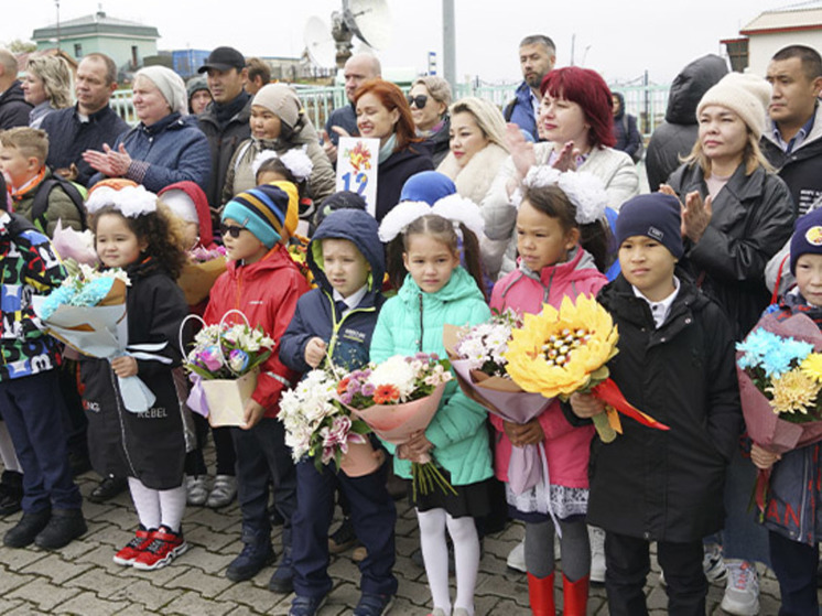 Жители Чукотки помогут собраться в школу детям земляков