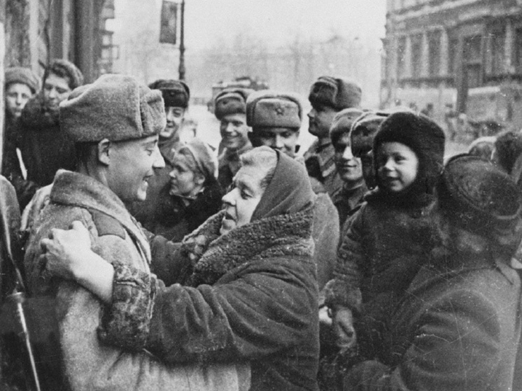 Минтруд: блокадники получат по 50 тысяч рублей к 80-летию снятия блокады Ленинграда