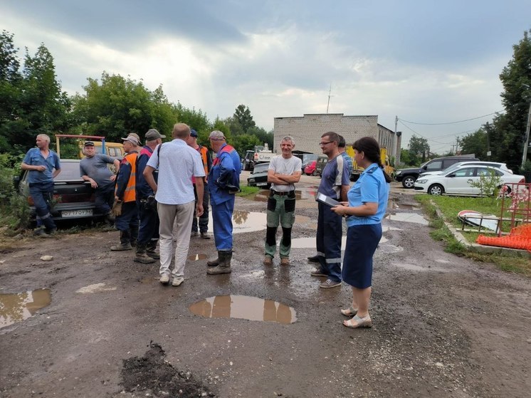 Представители прокуратуры выехали на место прорыва трубопровода в Рязани с проверкой