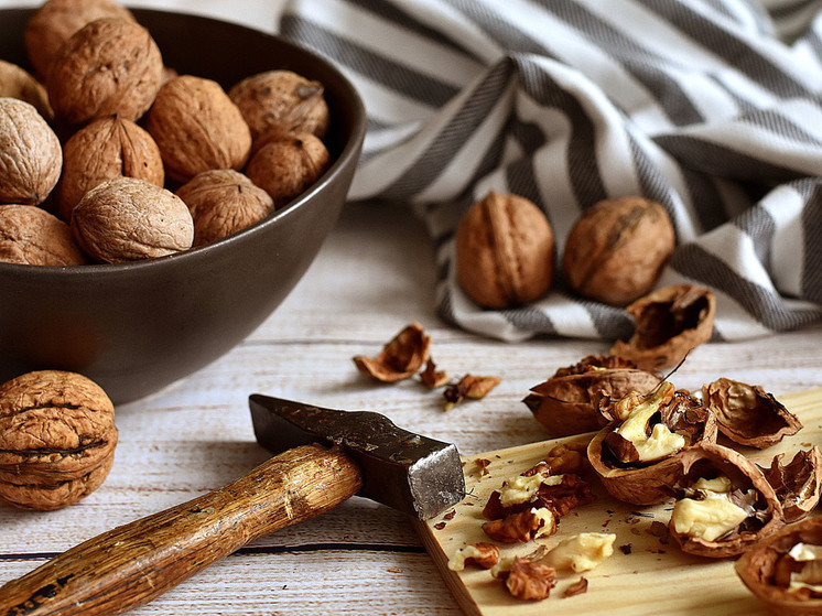 Ученых заинтриговало противовоспалительное и антиоксидантное действие орехов на мозг