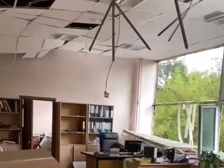 Здания школы и спорткомлекса серьезно пострадали после взрыва в Сергиевом Посаде