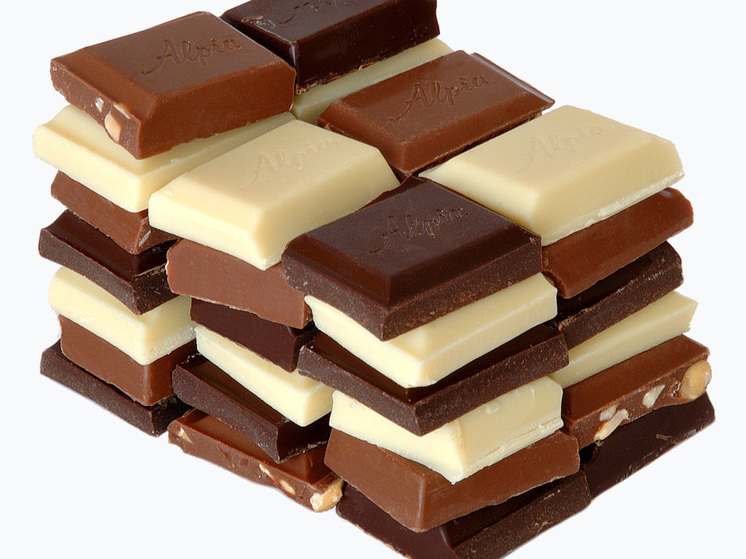 Мошенник прислал россиянину шоколад вместо техники на 10 миллионов рублей