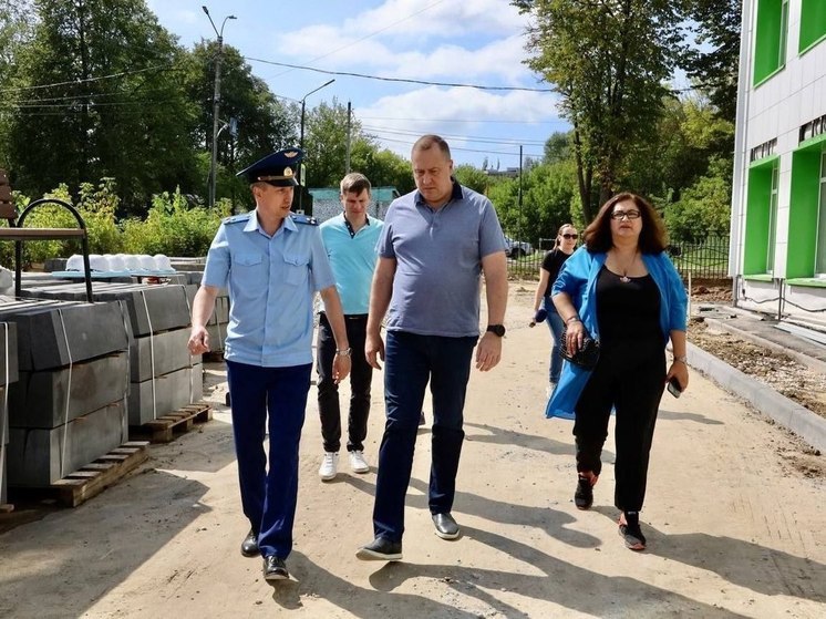 Глава Серпухова проверил ход ремонтных работ в образовательных учреждениях