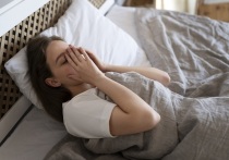 Невролог Екатерина Демьяновская назвала несколько причин утренней головной боли