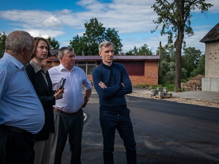 Вместе с членом фракции «Единая Россия» Николаем Дементьевым врио губернатора проверил  ход восстановления исторического центра Демидова