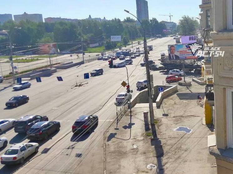 В Новосибирске из-за обрыва контактной сети встали троллейбусы