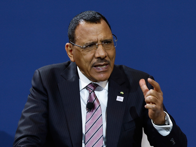 Из пищи у бывшего главы государства остались рис и консервы