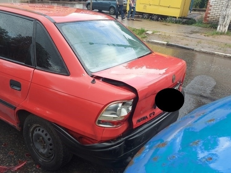 В Твери водитель "ГАЗ" врезался в иномарку: есть пострадавший