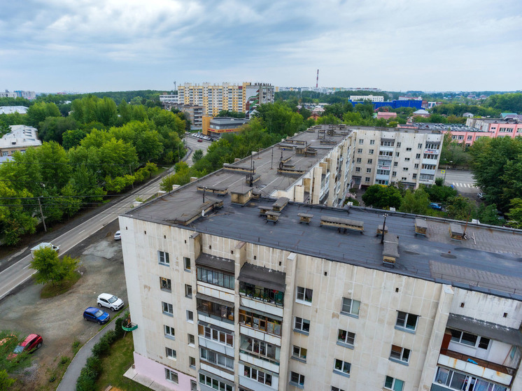 Челябинцам напомнили об ответственности УК за протекшую крышу