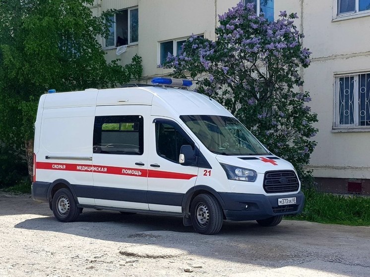 Девушка выпала из окна многоэтажного дома на Сахалине