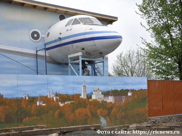 Суд обязал хозяина «дома с самолетом» в Боровске убрать достопримечательность