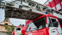 В Астрахани локализован пожар на Свердлова: кадры тушения огня 
