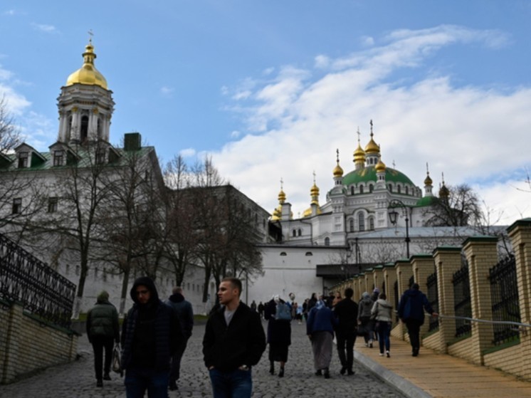 Нацполиция Украины перестала пускать верующих в Киево-Печерскую лавру