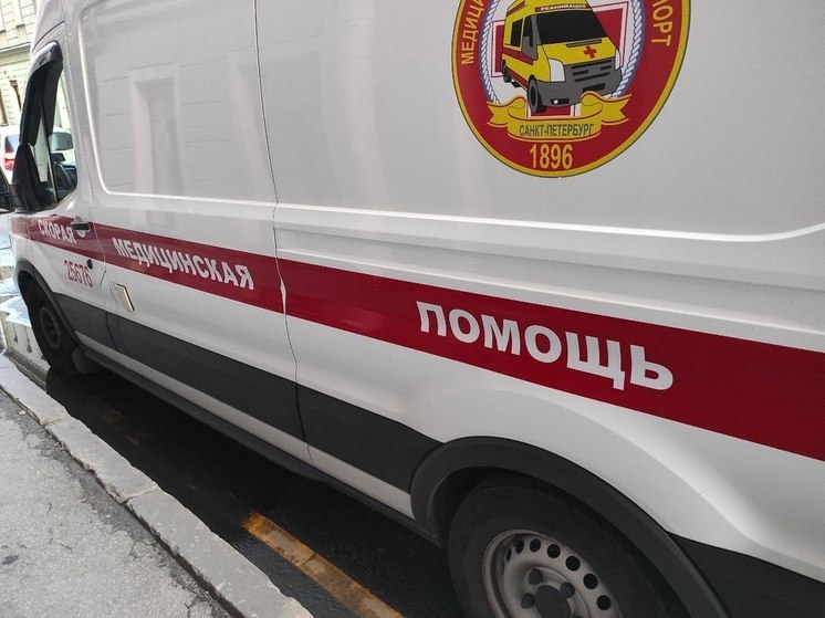 В Петербурге шпаклевщик упал с третьего этажа во время ремонта