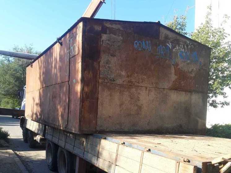 В Астрахани на Кубанской демонтируют нелегальные гаражи